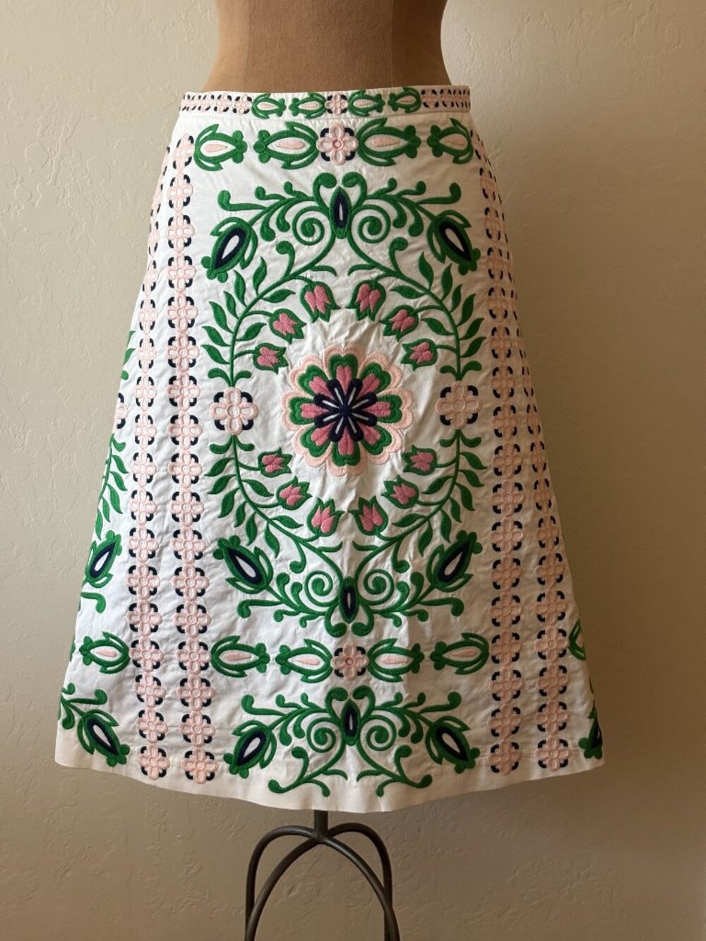 Tory Burch Skirt. Size 6. White/Green/Pink.